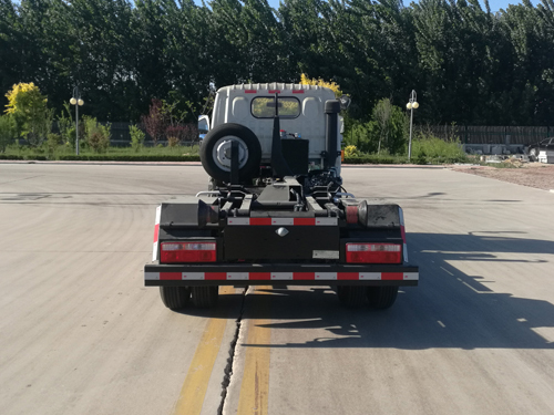 衡霸牌YYD5070ZXXD5型车厢可卸式垃圾车