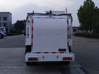 东岳牌ZTQ5080TCAE6H38DL型餐厨垃圾车