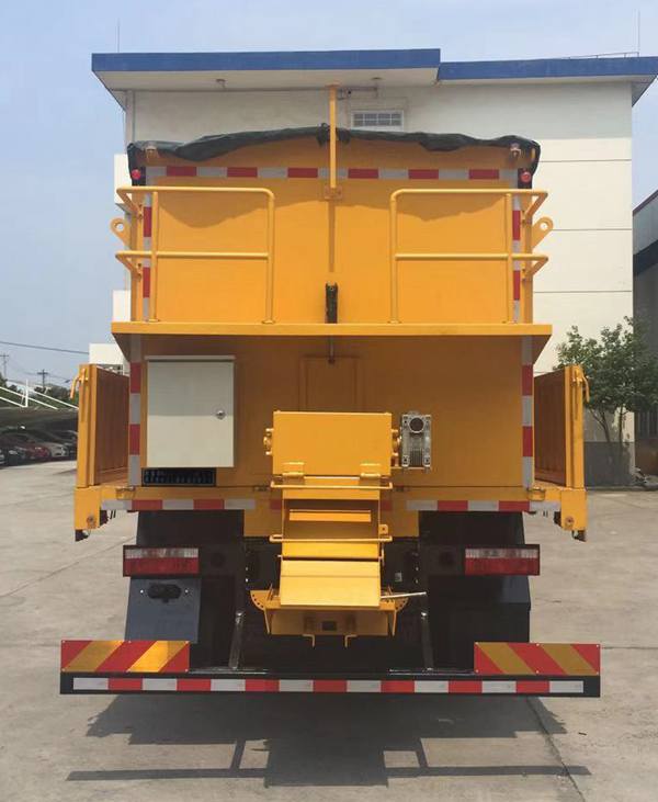 路鑫牌NJJ5180TCX6型除雪车