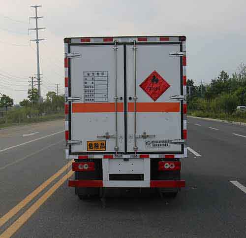 多士星牌JHW5041XRYB6型易燃液体厢式运输车