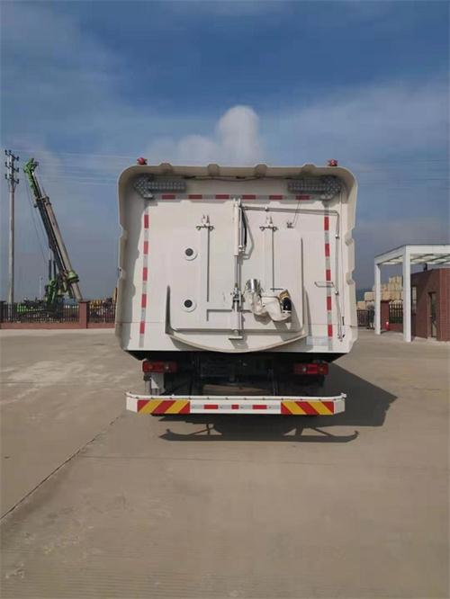 易山牌ESN5180TXSBEV型纯电动洗扫车