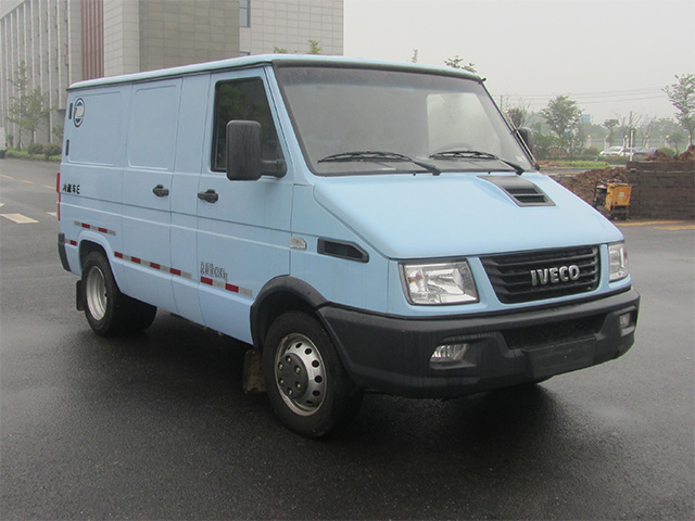 飞球牌ZJL5044XLCN5型冷藏车