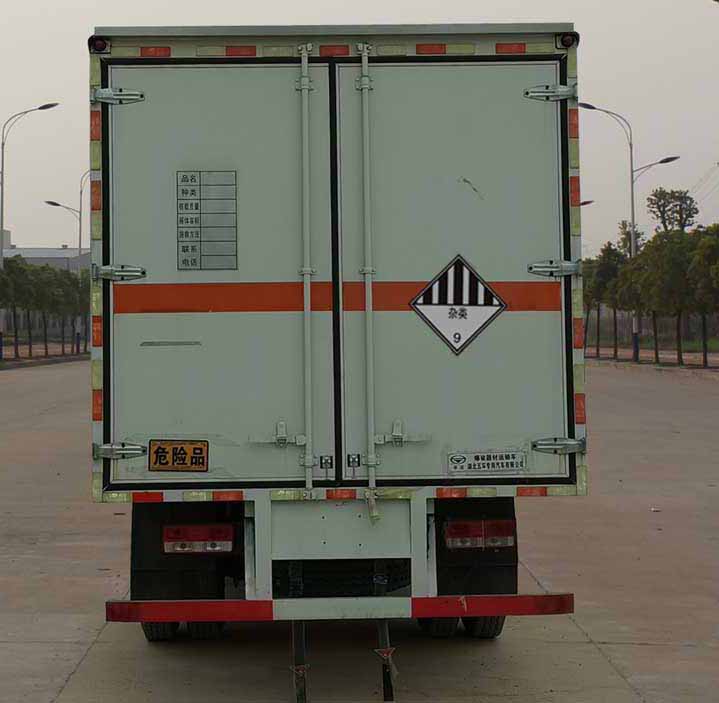 华通牌HCQ5124XZWBJ6-01型杂项危险物品厢式运输车
