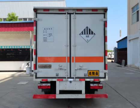 旺龙威牌WLW5045XZWEQ6型杂项危险物品厢式运输车