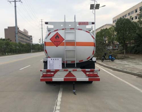 专威牌HTW5128GJYE6C型加油车