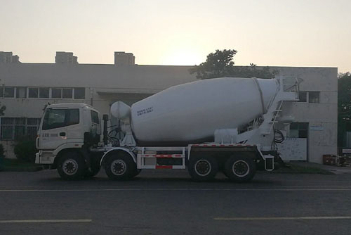 通华牌THT5315GJB13D型混凝土搅拌运输车
