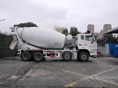 通华牌THT5316GJB13E型混凝土搅拌运输车