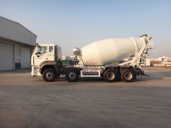 豪瀚牌ZZ5315GJBV3066F1LB型混凝土搅拌运输车