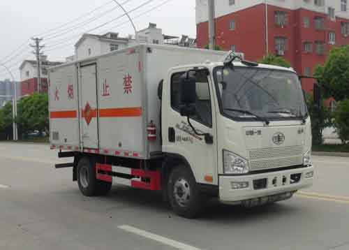 华通牌HCQ5040XQYCA6型爆破器材运输车