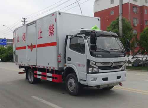 华通牌HCQ5125XQYEQ6型爆破器材运输车