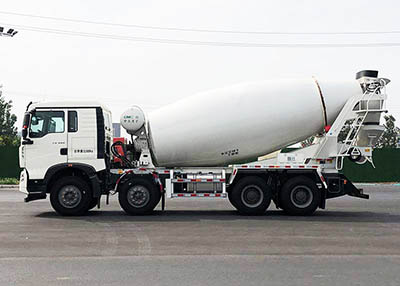 凌宇牌CLY5317GJB30E59型混凝土搅拌运输车