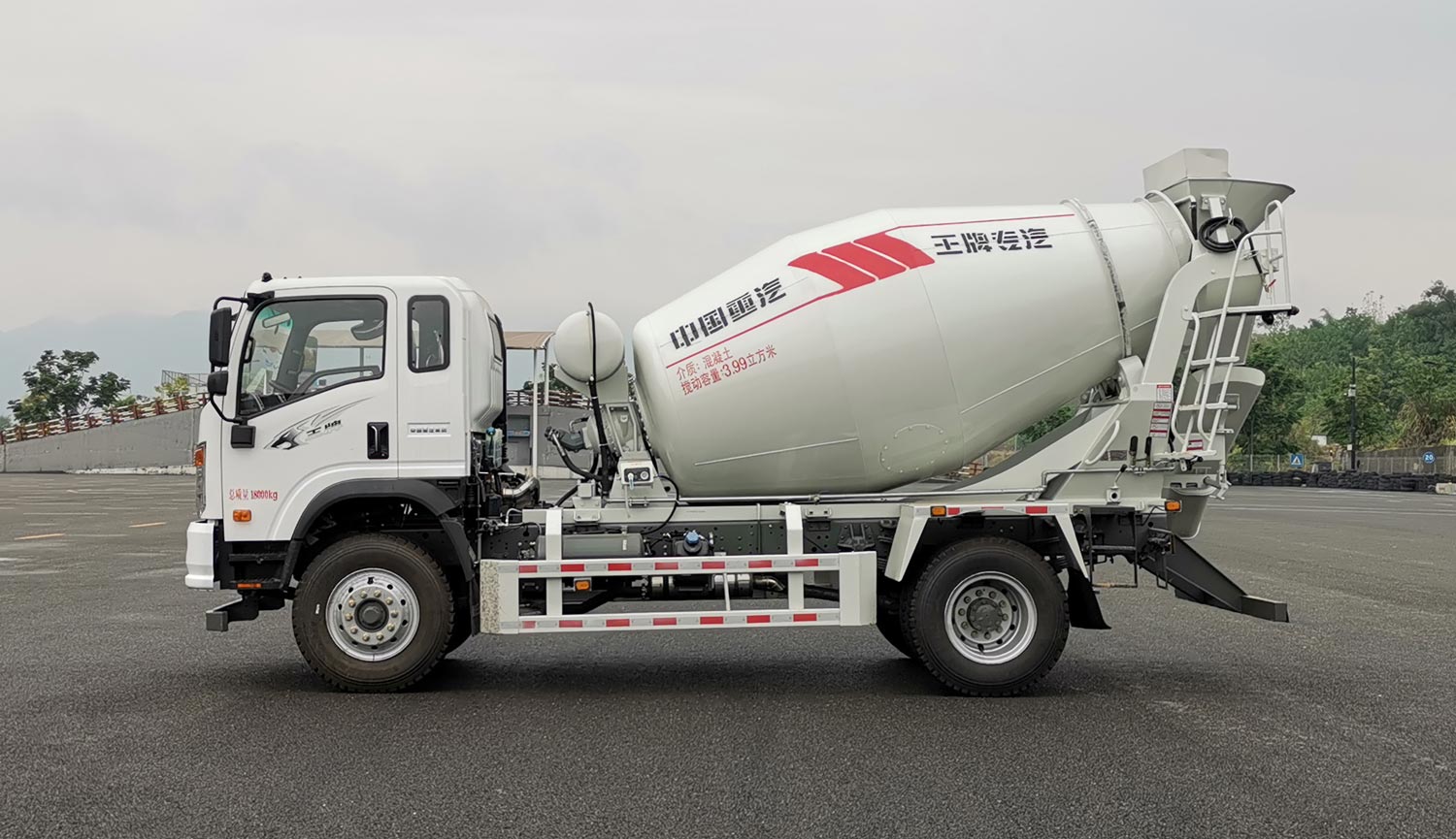 王牌牌CDW5180GJBA4R5型混凝土搅拌运输车