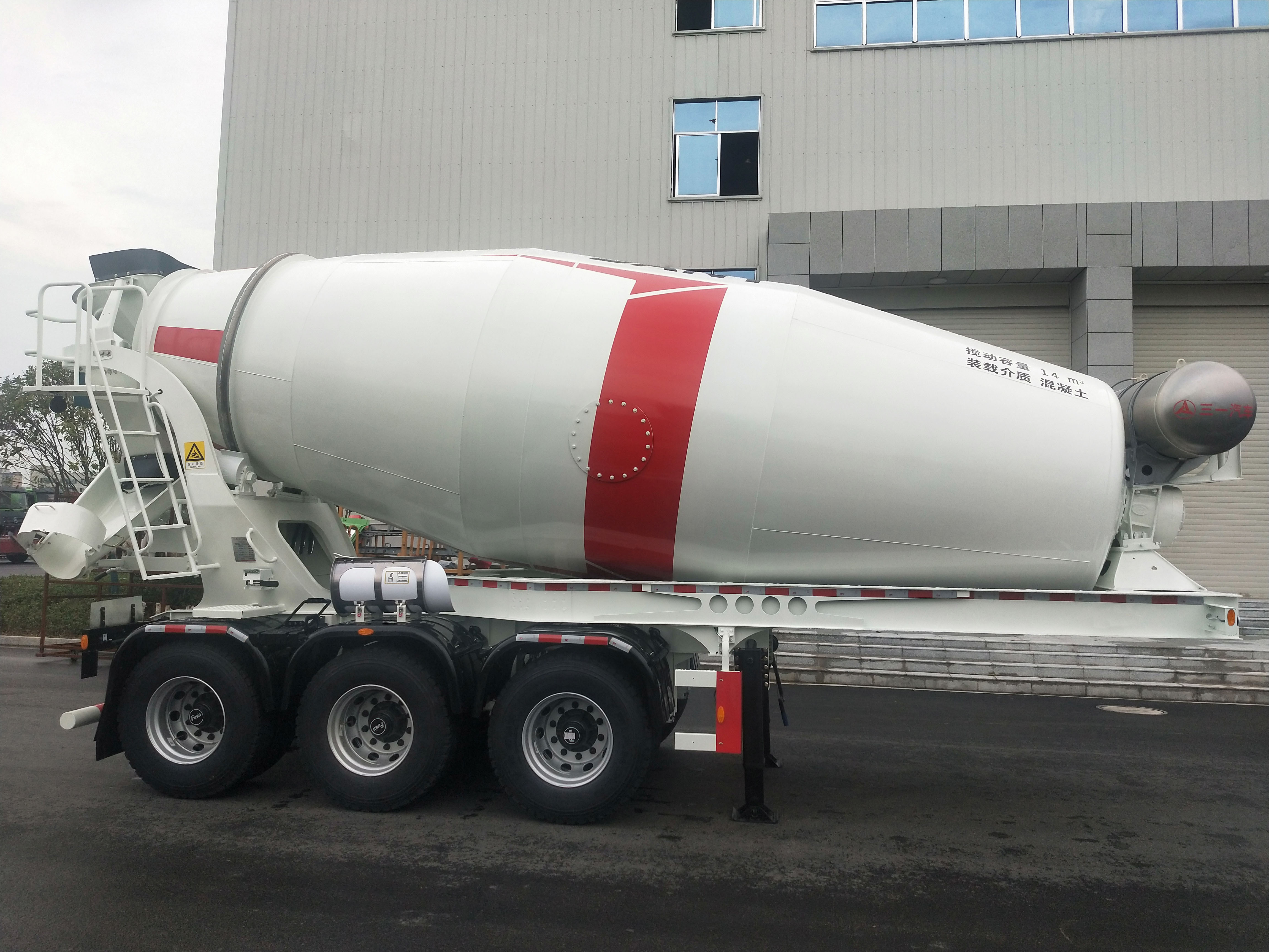 三一牌SY9400GJBB型混凝土搅拌运输半挂车