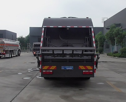 程力威牌CLW5181ZYS6KL型压缩式垃圾车