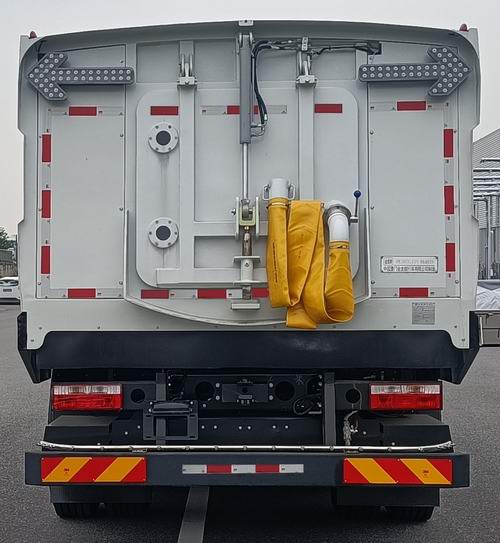 金旅牌XML5180TXSJEVP0型纯电动洗扫车